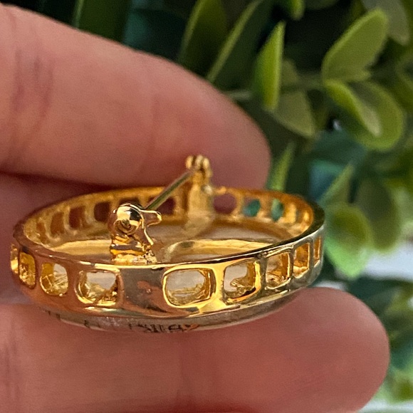 Vintage Brooch Woman tree Retro Collectible Pin gold tone Costume Jewelry - Picture 6 of 6